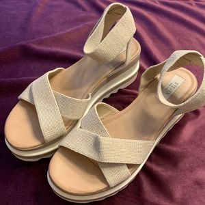 Steve size 9  tan and cream Sandles